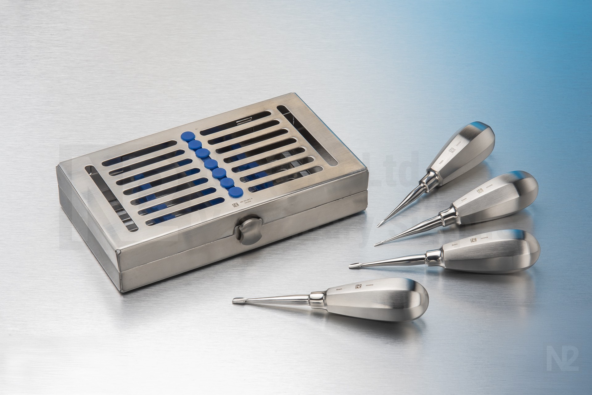 Set of 4 Short Handled Winged Elevators in Case